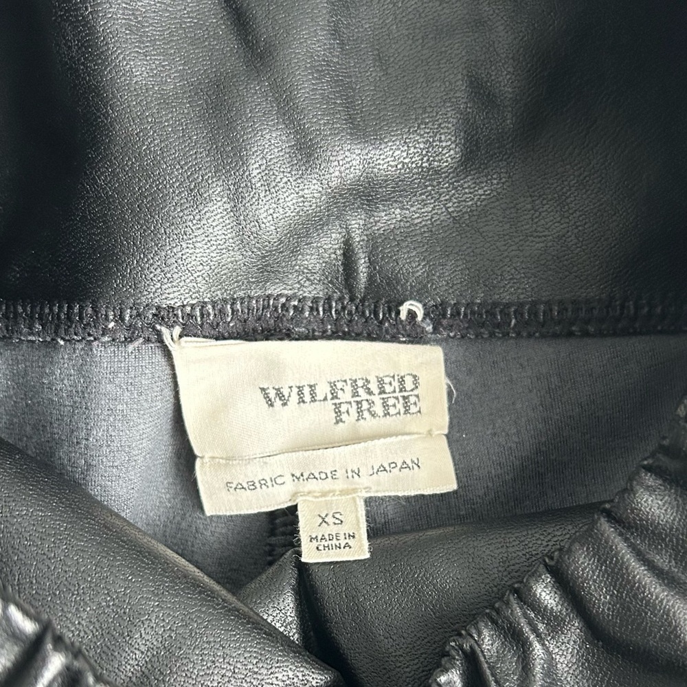 Women’s Aritzia Wilfred Free Black Faux vegan Leather Leggings size xs. - Picture 6 of 10